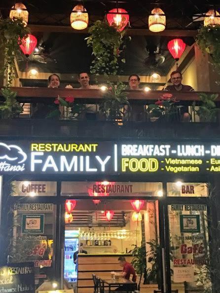 ホリデイ レイクビュー ホテル ハノイ市 エクステリア 写真
